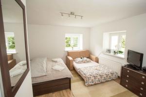 Postel nebo postele na pokoji v ubytování Apartmán Harrachov se zahradou