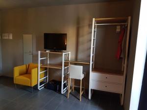 Televízia a/alebo spoločenská miestnosť v ubytovaní Dannunziano Aparthotel