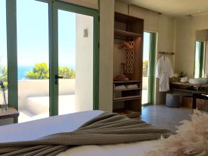 Gallery image of Mama La Roosa Luxury Retreat in Agia Pelagia