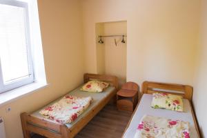 Säng eller sängar i ett rum på Fortuna Hostel
