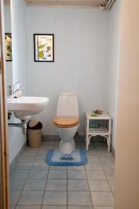 A bathroom at Moen Oekologisk Bed & Breakfast