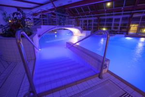 Bazén v ubytování Hotel Terra nebo v jeho okolí