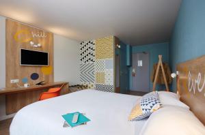 Postel nebo postele na pokoji v ubytování Hôtel Baudouin
