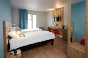 Postel nebo postele na pokoji v ubytování Hôtel Baudouin