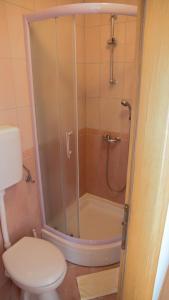 Ένα μπάνιο στο Pansion CASA GAGRO +19 φωτογραφίες