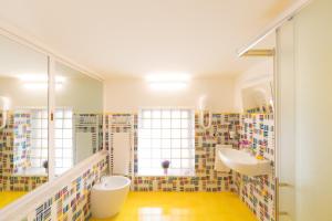 A bathroom at Dimore De Luca