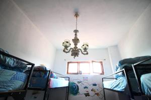 Katil atau katil-katil dalam bilik di Sheni Hostel