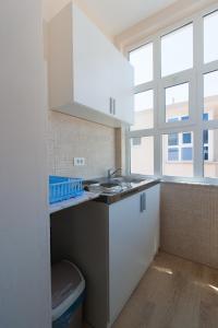 Kuchyň nebo kuchyňský kout v ubytování Moonlight Apartments