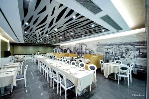 ห้องอาหารหรือที่รับประทานอาหารของ Hotel & Spa Ciudad de Binéfar