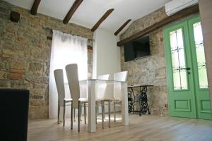 Televízia a/alebo spoločenská miestnosť v ubytovaní Holiday Home Demark