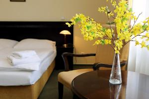 Postel nebo postele na pokoji v ubytování Hotel U Zeleneho stromu