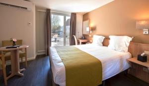 Säng eller sängar i ett rum på Flanders Hotel