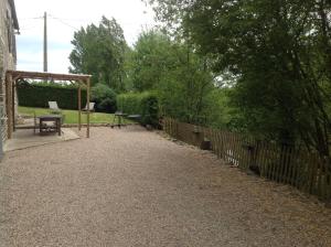 Taman di luar L'Ancien Pressoir