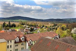 Nespecifikovaný výhled na hory nebo výhled na hory při pohledu z hotelu