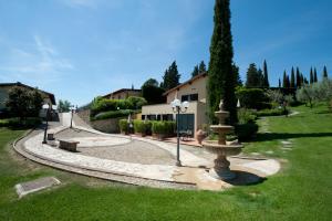 A garden outside Agriturismo Vecchio Borgo Di Inalbi