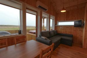 TV a/nebo společenská místnost v ubytování Eldhraun Holiday Home
