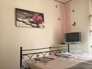 ガリポリにあるGallipoli Superior Baia Verdeのベッドルーム(ベッド1台、薄型テレビ付)