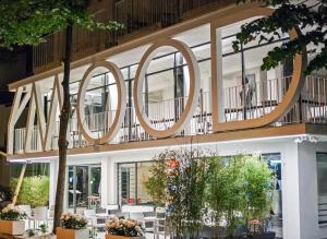 a sign on the side of a building at Hotel Hollywood Convenzionato Aquafan in Riccione