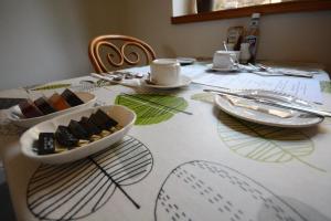 A restaurant or other place to eat at Bryn Llewelyn 