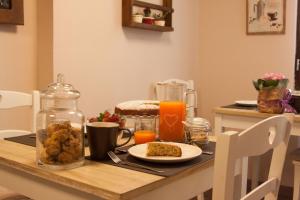 Jedlo v ubytovaní bed & breakfast alebo blízkom okolí