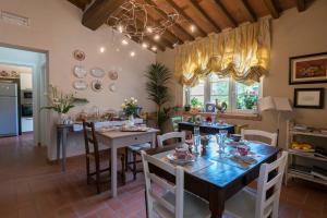 a kitchen and dining room with a table and chairs at La Chiusa delle Monache in Lucca