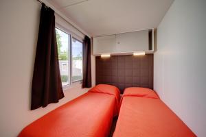 Postel nebo postele na pokoji v ubytování Camping Residence & Lodge Orchidea + 37 fotografií
