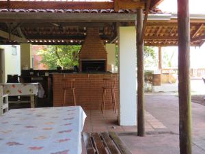 Um restaurante ou outro lugar para comer em Chacara Samambaia