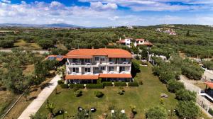 an aerial view of a large house with a yard at Pansion Argo in Nea Moudania