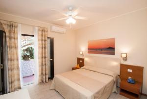 A bed or beds in a room at Hotel Marelba