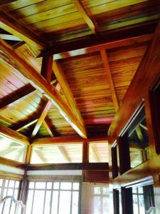 Μια τηλεόραση ή/και κέντρο ψυχαγωγίας στο Lemon House Monteverde