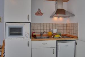 A kitchen or kitchenette at Captain Stavros