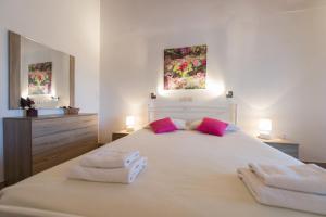 Posteľ alebo postele v izbe v ubytovaní Renata Rooms & Studios