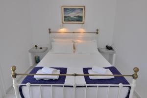 A bed or beds in a room at Captain Stavros