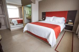 Postel nebo postele na pokoji v ubytování Hotel Puente Real
