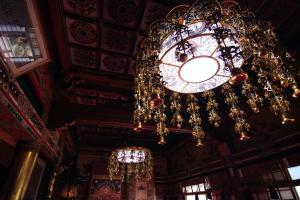 
a large room with a large clock on the ceiling at Kumagaiji in Koyasan
