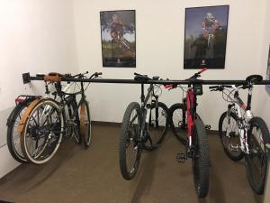 Jazda na bicykli v okolí ubytovania Hotel Kögele mit Restaurant bei Innsbruck Axamer Lizum