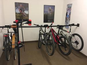 Jazda na bicykli v okolí ubytovania Hotel Kögele mit Restaurant bei Innsbruck Axamer Lizum