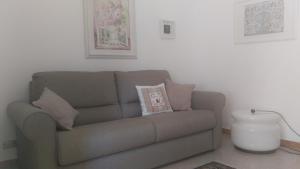 A seating area at Aia dei Limoni