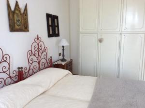 A bed or beds in a room at Aia dei Limoni