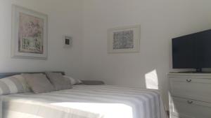 A bed or beds in a room at Aia dei Limoni