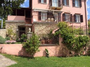 A garden outside Aia dei Limoni