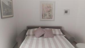 A bed or beds in a room at Aia dei Limoni
