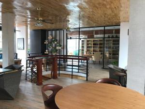 本尼的城市酒店的休息区