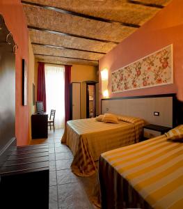 a hotel room with two beds and a window at B&B Liu' Palazzo Ducale in Lesina