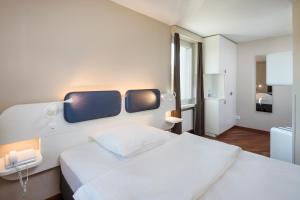 Ein Bett oder Betten in einem Zimmer der Unterkunft Hotel Welcome Inn