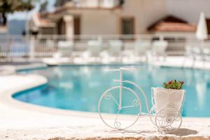 Bazén v ubytování Kaş Artemis Hotel nebo v jeho okolí