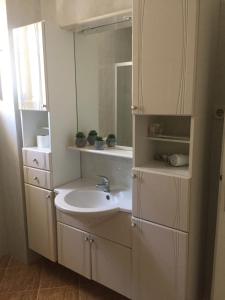 Imagine din galeria proprietății Bond with private parking în Zadar