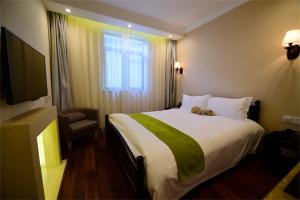 Ein Bett oder Betten in einem Zimmer der Unterkunft Shanghai Soho Garden Hotel