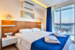 Postel nebo postele na pokoji v ubytování Kaş Artemis Hotel