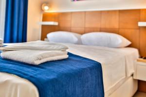Postel nebo postele na pokoji v ubytování Kaş Artemis Hotel